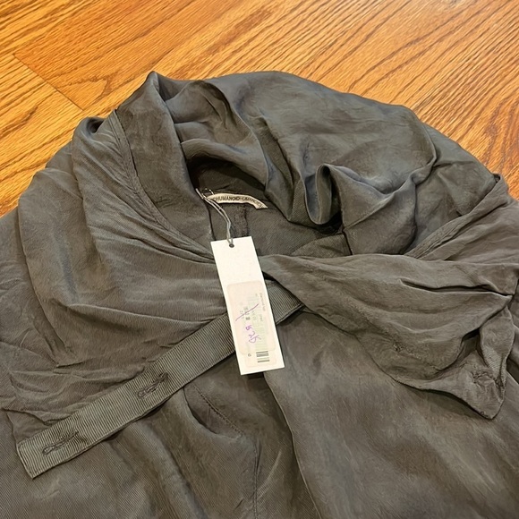 NWT Humanoid Woman’s Grey Top Size M - Picture 4 of 7